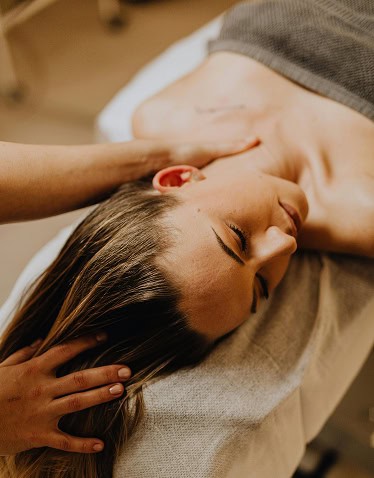 Relaxing massage therapy session at Detroit Massage & Mobility for stress relief and muscle recovery.
